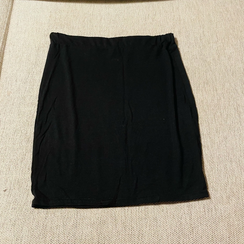 NWOT boohoo women soft black skirt size 2 or xs-s